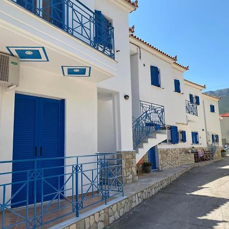 Matina Apartments Tyros Esterno foto